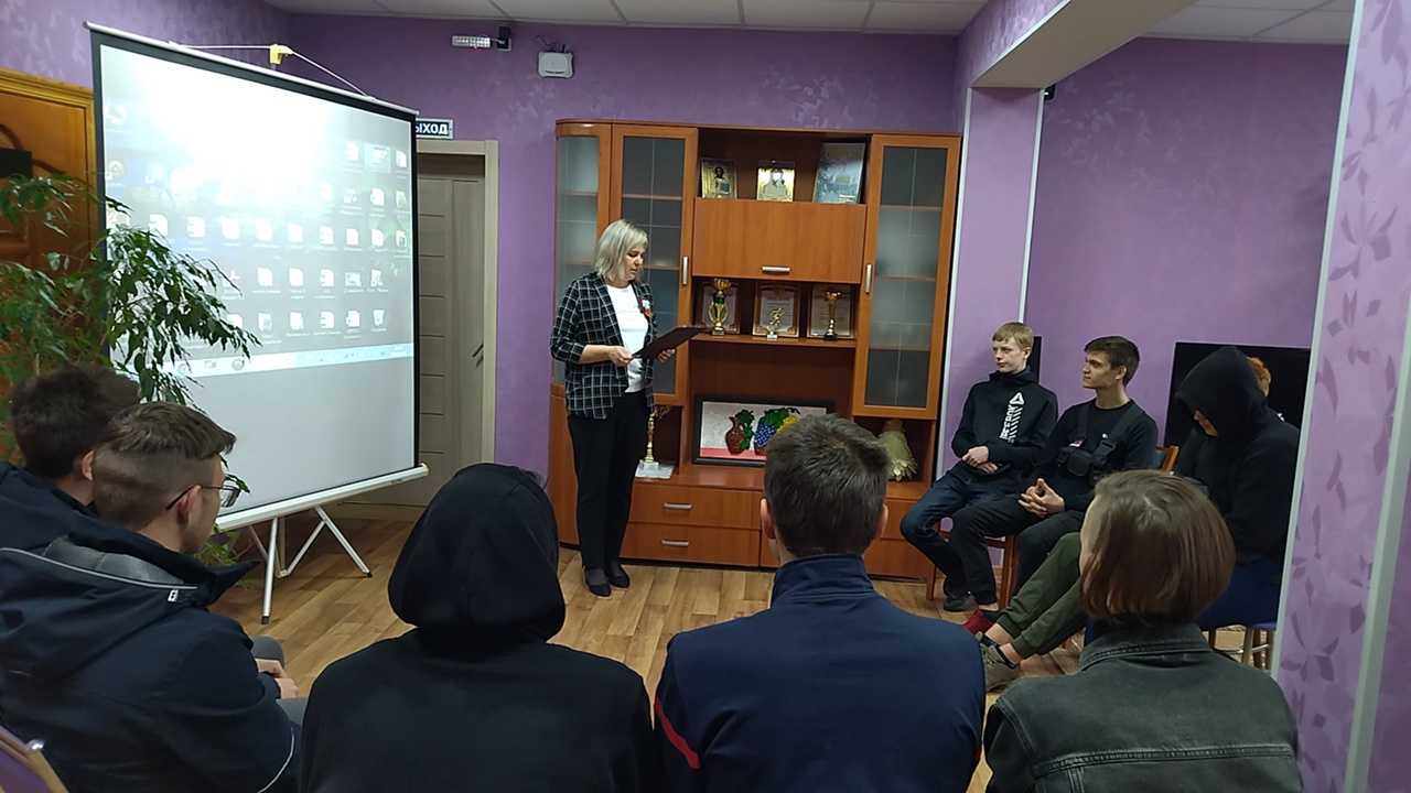 «Георгиевская лента и красная гвоздика – символы памяти»