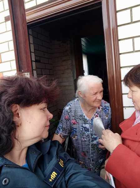 Обход домовладений Безводнинского сельского поселения с пожарным инспектором одинокопроживающих граждан пожилого возраста.