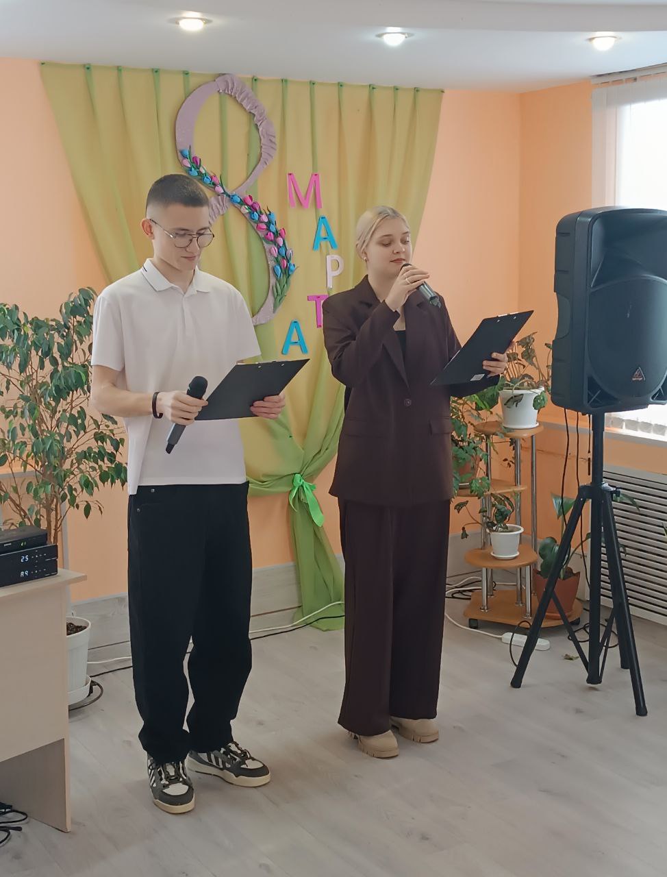 Поздравление от студентов с 8 Марта